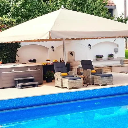 Fuege Luxury & Wellness בית הארחה באלאטונפורד