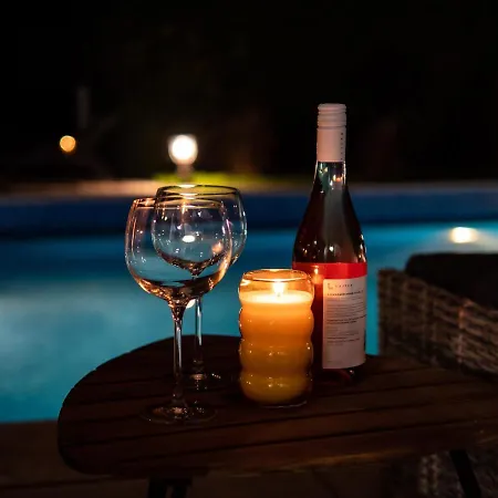 Fuege Luxury & Wellness בית הארחה