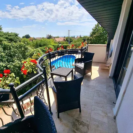 Fuege Luxury & Wellness 4* באלאטונפורד